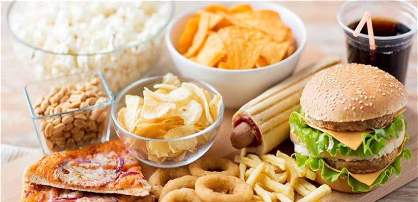 أطعمة تضعف الذاكرة والتركيز الذهني.. تعرّف إليها