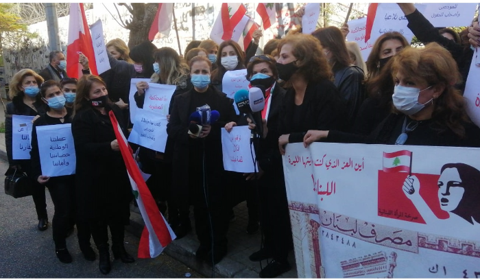اعتصام لتجمع "صرخة المراة اللبنانية "امام

مصرف لبنان رفضا لانهيار الليرة اللبنانية