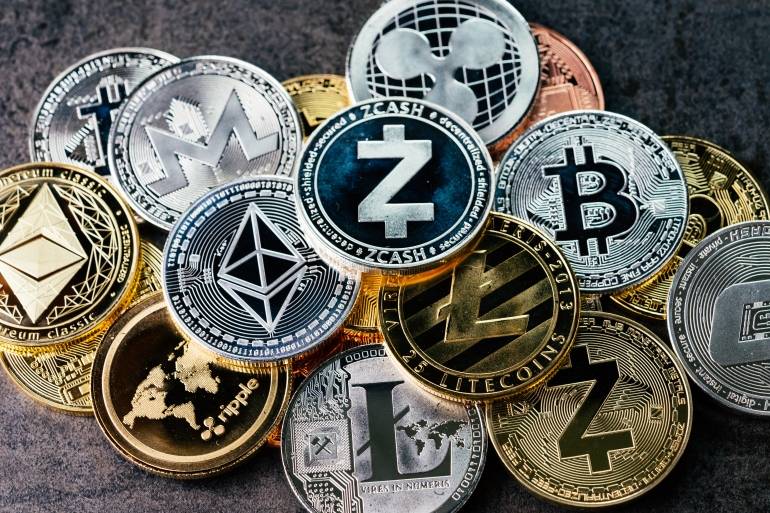 دوامة الخسائر تبتلع بيتكوين وأخواتها بسبب تشديد السياسات النقدية