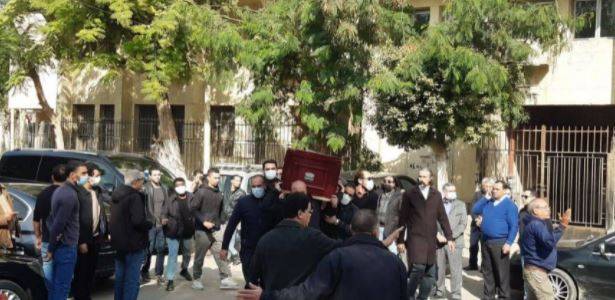 تشييع جثمان مها أبو عوف في غياب نجوم الفن