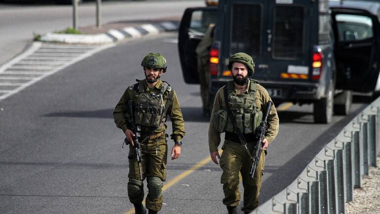 اعتقال 3 فلسطينيين جنوب نابلس
