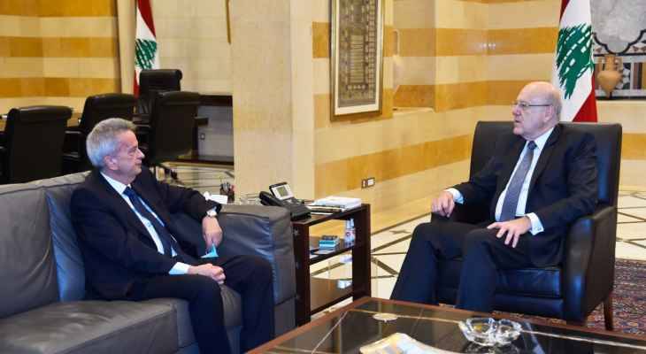 ميقاتي وسلامة بحثا في كيفية

ضبط تطبيقات الدولار