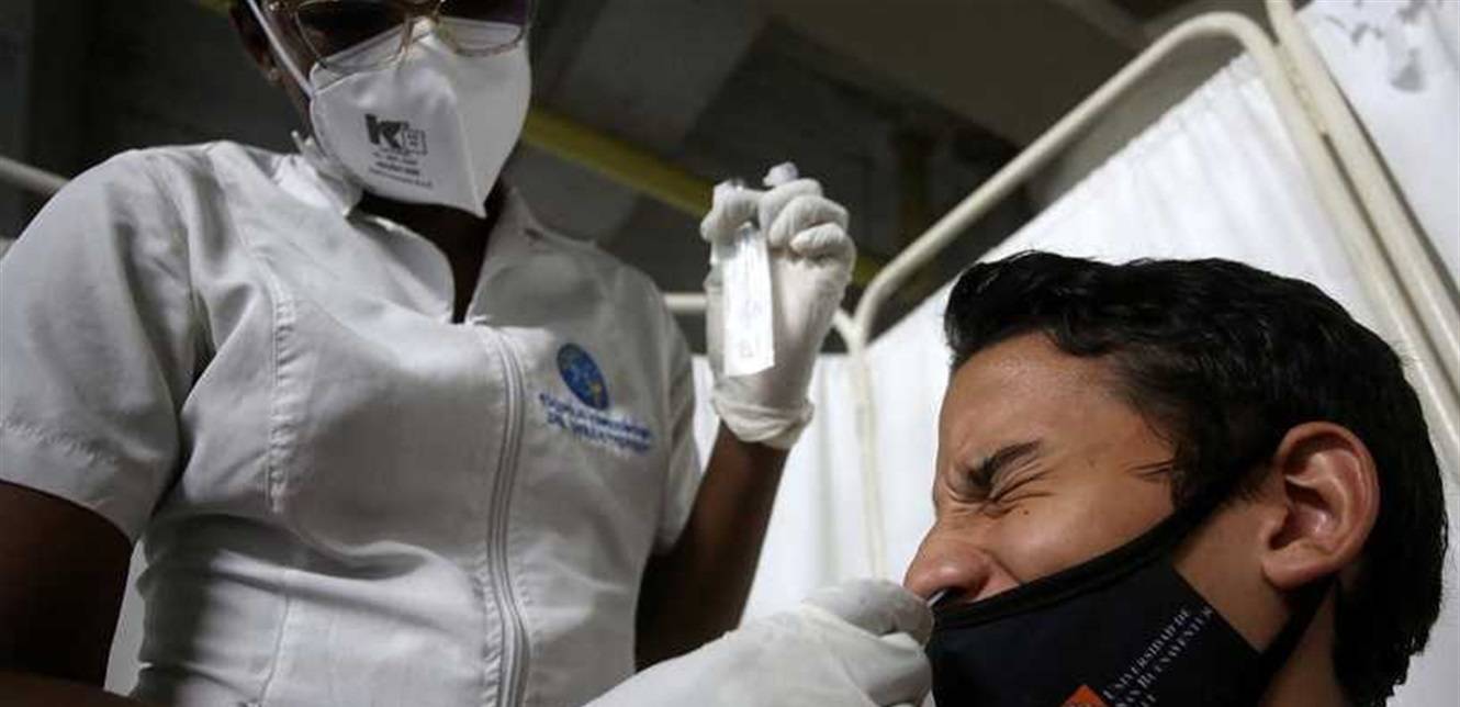 متحور أوميكرون ينتشر بسرعة وأعراضه متوسطة.. اليكم آخر ما توصل اليه العلماء