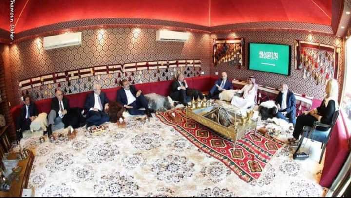 بالصورة- نواب القوات في جلسة مع البخاري عالارض