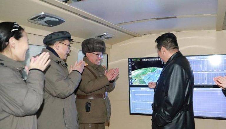 متحديا مجلس الأمن
 اون يشرف على تجربة صاروخية لبلاده