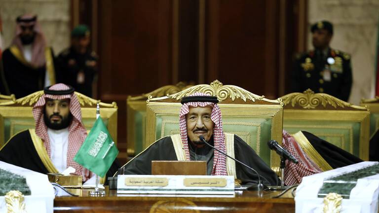 العاهل السعودي وولي عهده يعزيان أمير قطر