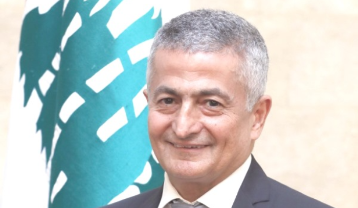الخليل وقّع 3 قرارات تتعلق بتمديد المهل