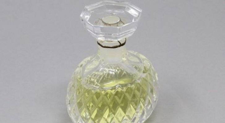 إليك هذه الحيلة الرائعة لتجعلي عطرك يدوم لفترة طويلة جداً!