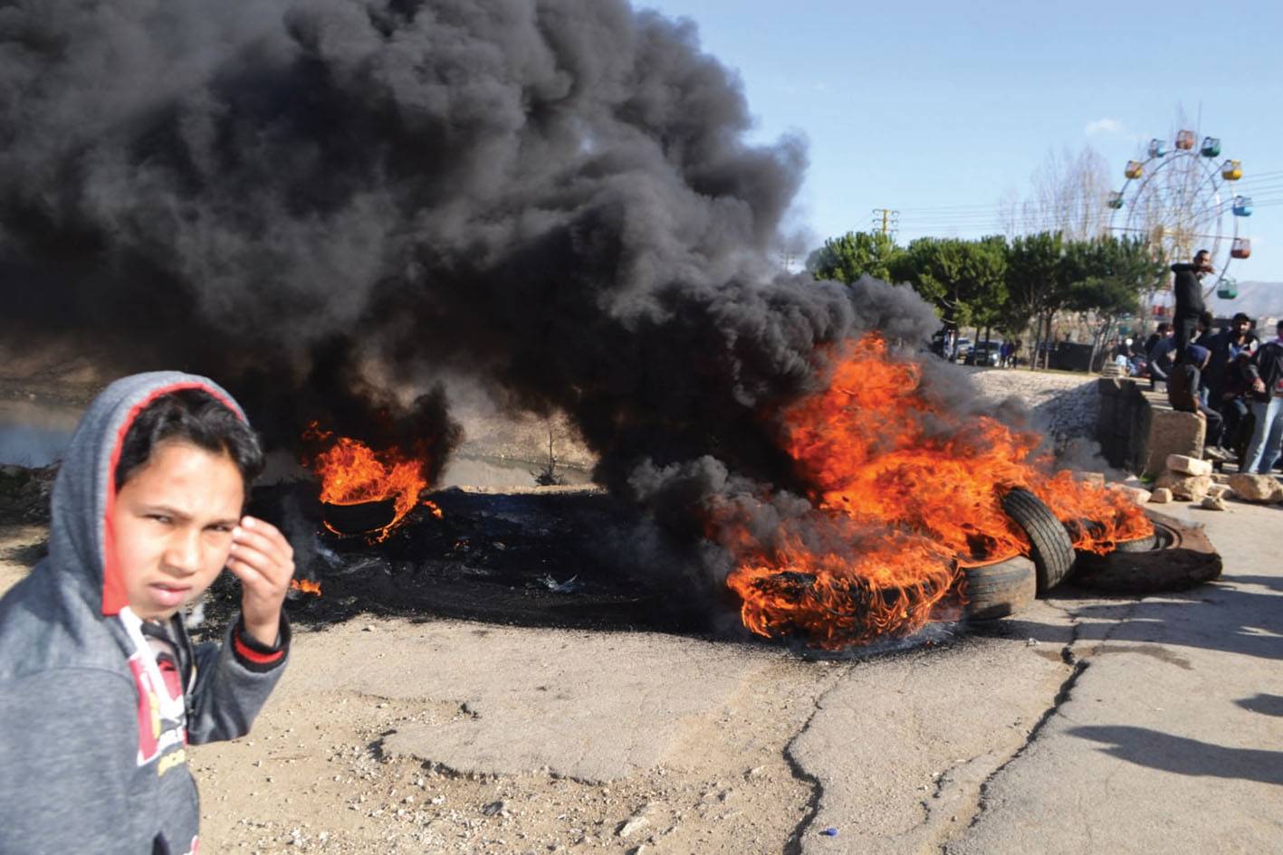 لا سقف للدولار بعد تجاوزه الـ 32 ألفا واسعار المحروقات تحلق
مواقف الاقطاب من الحوار الوطني تُحرج بعبدا: عون محاصر
غادة عون تمنع سلامة من السفر وسط رفض أمني وقضائي لقرارها