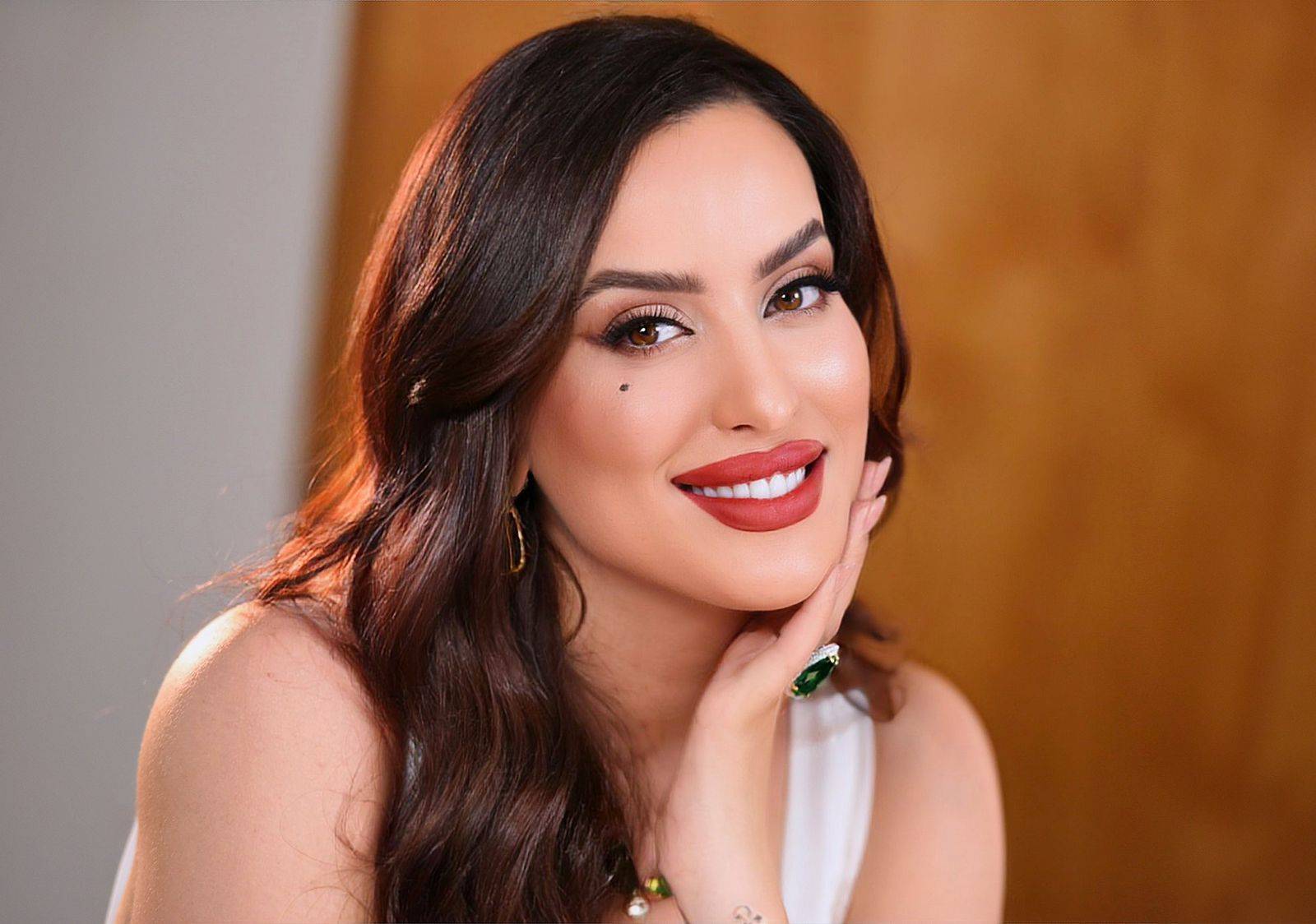 وسيمة تعود للساحة الفنية وتفتح 