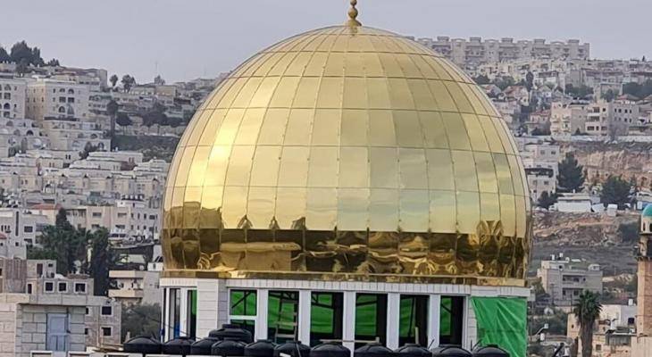 عمره أكثر من 100 عام .. الإحتلال يأمر  بهدم المسجد صاحب "القبّة الذهبية"