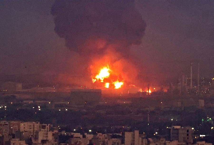 سماع دوي إنفجارات قوية في غرب إيران