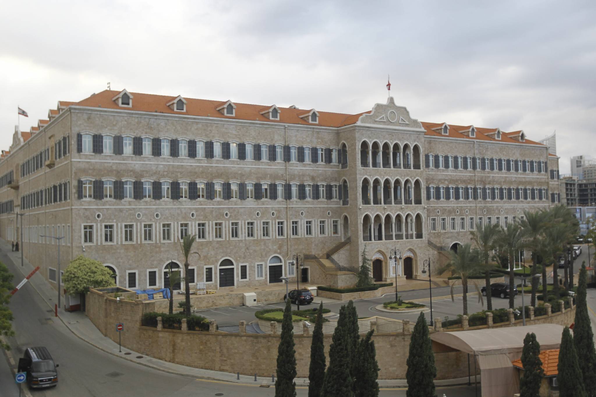 أمل وحزب الله للمشاركة في جلسات الموازنة وخطة التعافي وتصحيح مسار تحقيق البيطار
السراي الحكومية ترد عبر «الديار» على باسيل وترحيب بقرار الثنائي الشيعي
خطة لضبط سوق النقد وتثبيت سعر الدولار بين 18 و20 ألف ليرة
