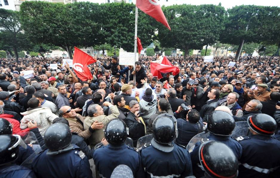 تونس: مظاهرات وسط قيود أمنية واعتقالات للمحتجين