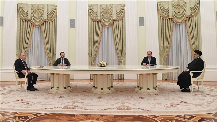 ماذا دار بين بوتين ورئيسي خلال لقائهما؟