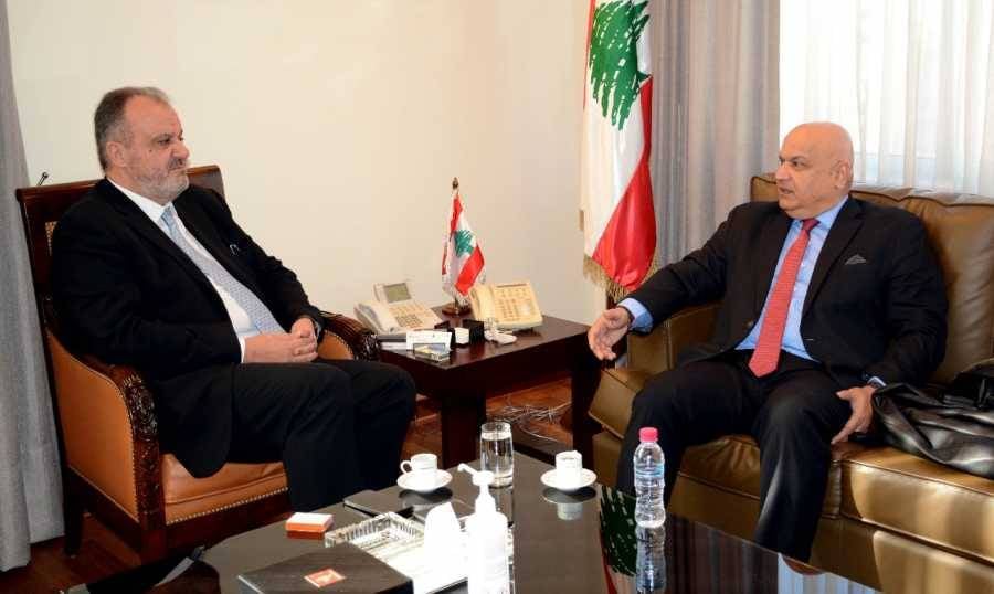 بوشكيان يتابع برامج البنك الدولي