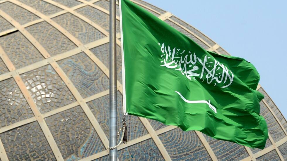 السعودية تحدد 9 أنشطة تجارية غير غذائية يمكنها التنقل داخل الرياض