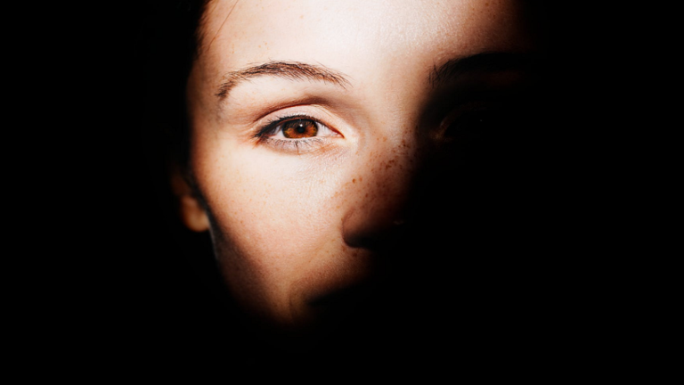علامة في عينيك تكشف إذا كنت معرضا لخطر الموت المبكر!