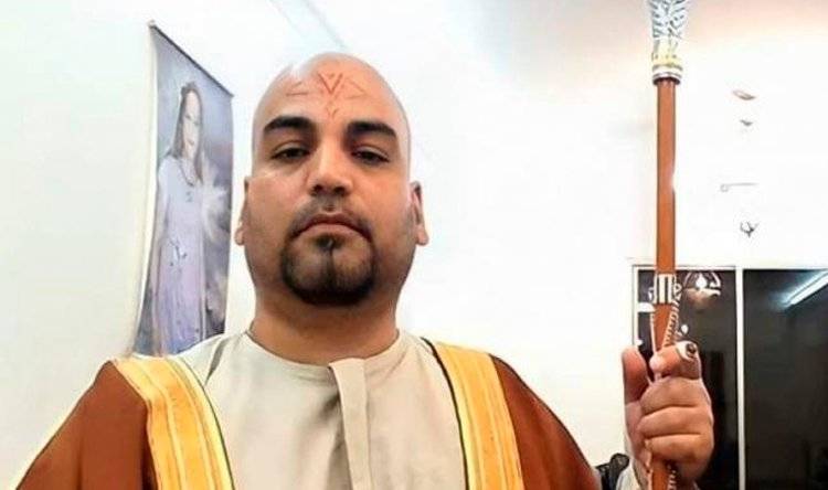 من طبال في الكازينوهات إلى مدعي نبوة.. من هو "الحكيم نشأت منذر"؟