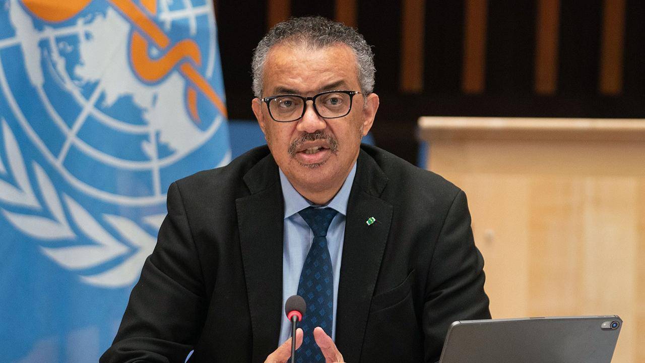 مدير الصحة العالمية يحذر من سلالات جديدة بعد 