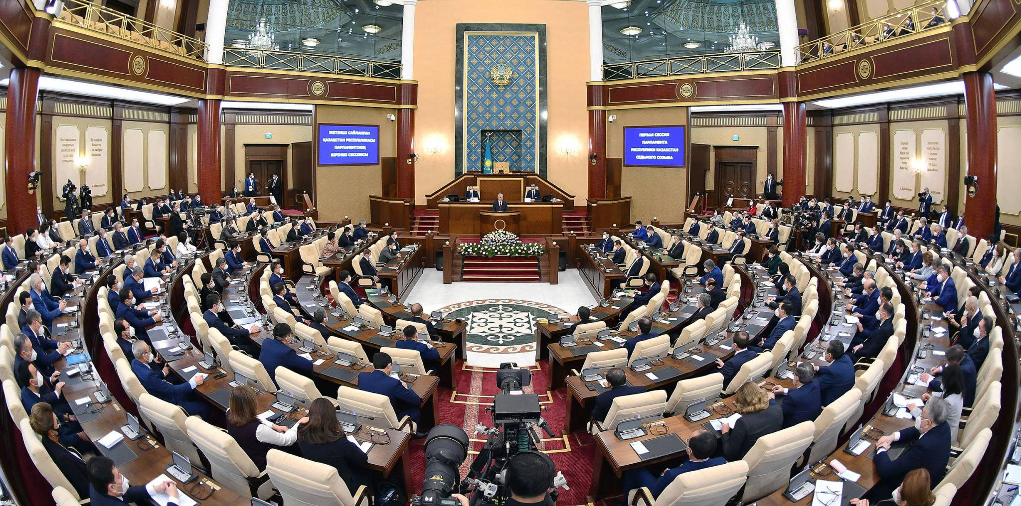 المجلس الكازاخستاني يلغي رئاسة نزارباييف مدى الحياة في مجلس الأمن الوطني