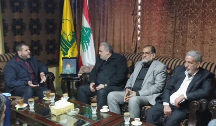 مسؤول صيدا في حزب الله عرض
مع وفد 