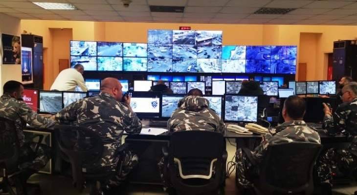 بالصورة- انقلاب بيك اب على جسر الدورة