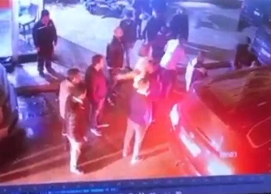 بالفيديو - لحظة الاشكال وإطلاق النار أمام ملهى loge في بيروت