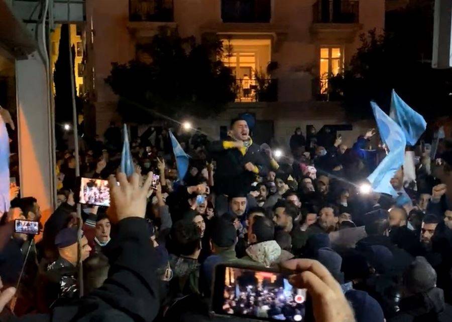 تجمعات ومسيرات دعما للحريري في بيروت