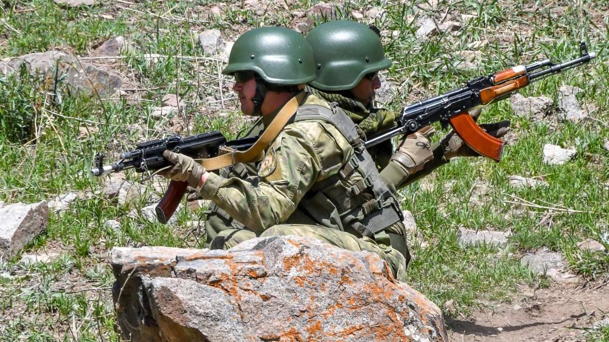 قتيل و6 جرحى في مناوشات بين وحدات القوات الحدودية لقرغيزستان وطاجيكستان