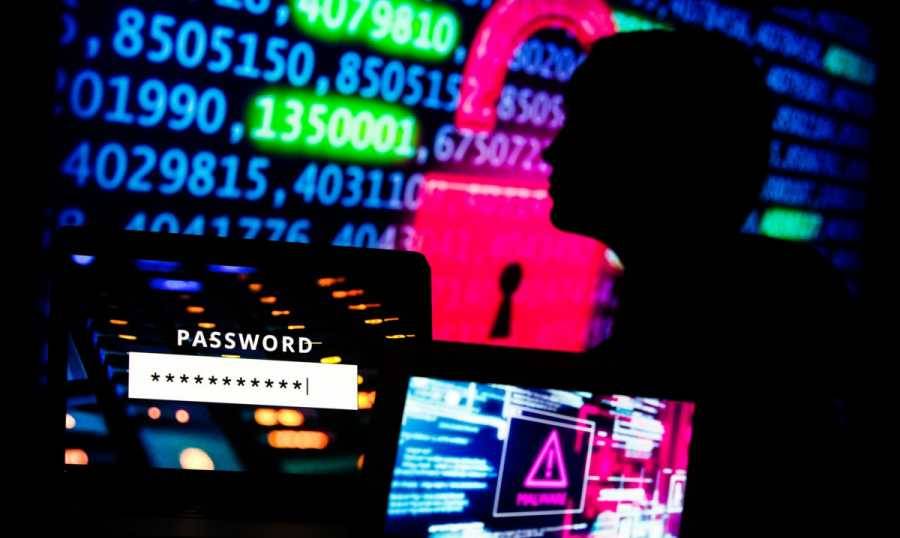 اختراق هاتف ناشطة في تحقيق مرفأ بيروت... ماذا في التفاصيل؟