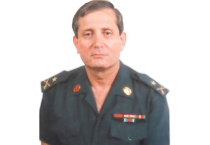 قيادة الجيش نعت العميد الركن
المتقاعد بولس فارس