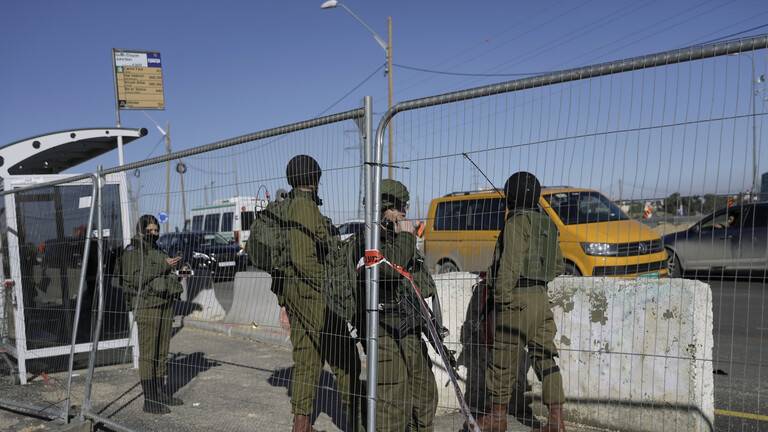 الجيش الإسرائيلي يقيل ضابطين على خلفية مقتل مسن فلسطيني
