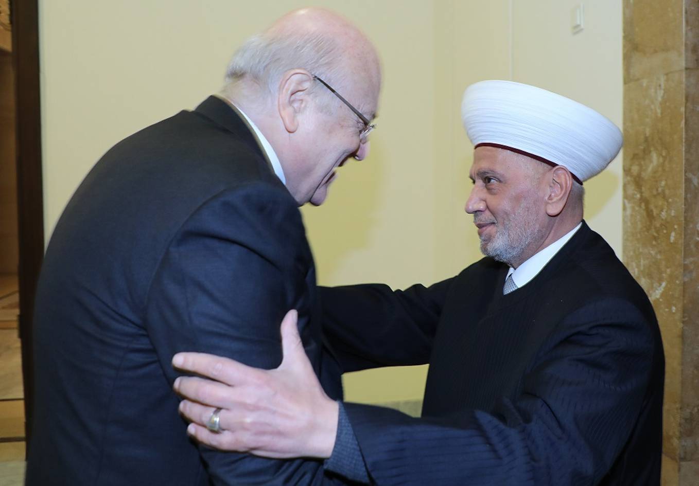 الطائفة السنيّة لم تُدعُ الى مُقاطعة الإنتخابات.. ولا الحريري طلب
ميقاتي حسم قرار حصولها بحضور مفتي الجمهوريّة وتجاوباً مع قرار أميركي ـ فرنسي