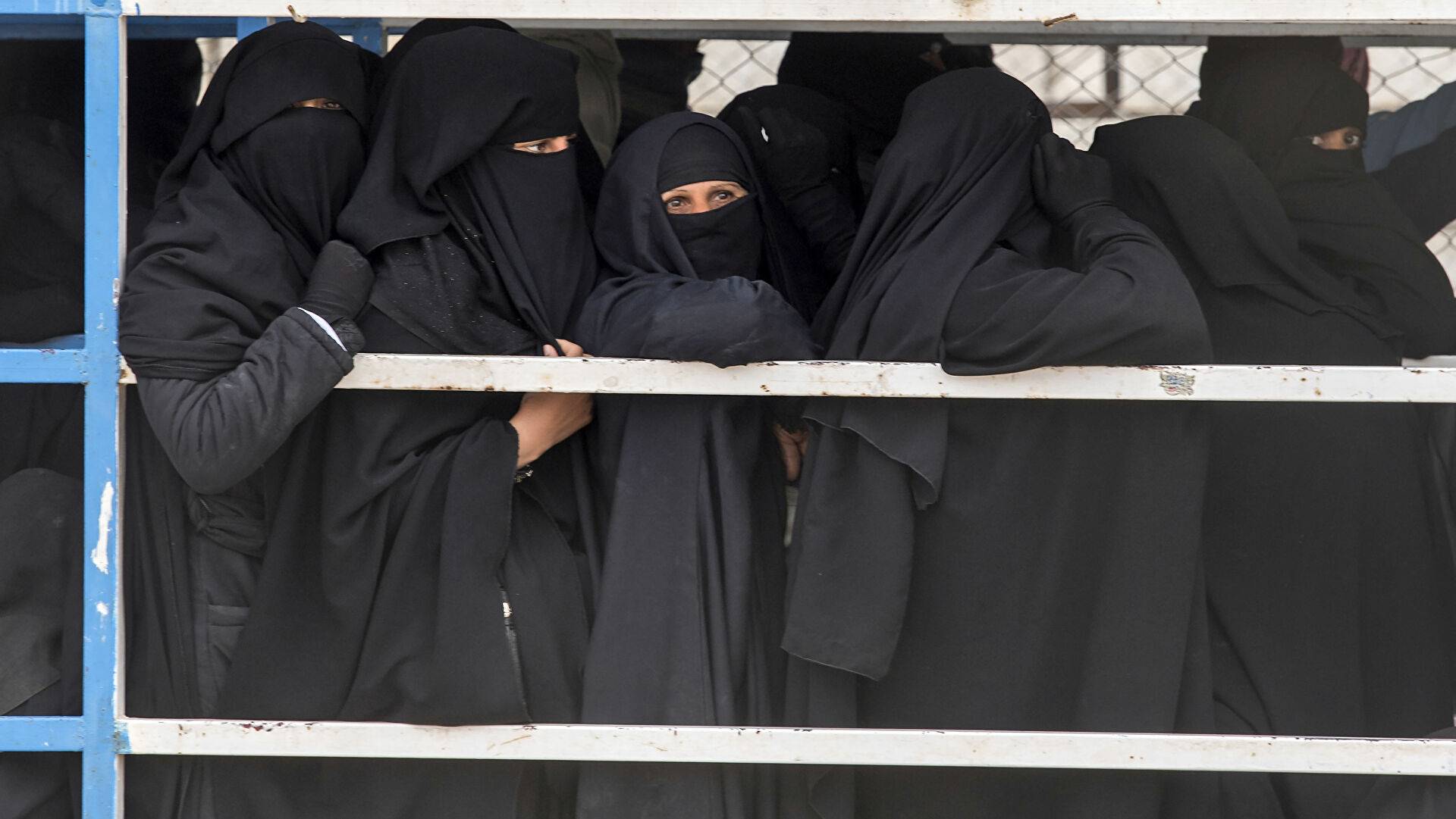 اتهام أم أميركية بقيادة كتيبة نسائية لـ 