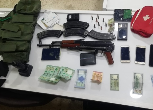 الجيش داهم منازل وأوقف
مطلوبين في منطقة الشراونة