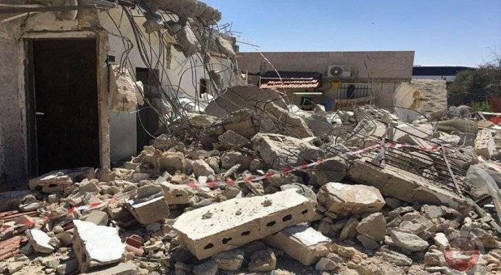 الإحتلال يُجبر فلسطينيا على هدم منزله في القدس