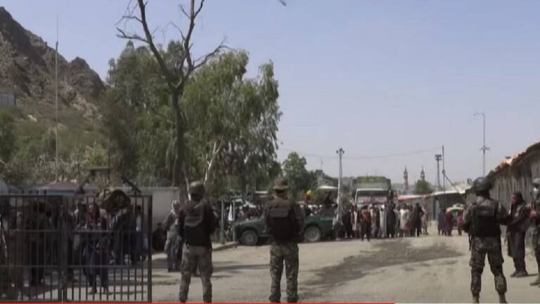 مقتل 4 جنود و15 مسلّحا بهجومين على موقعين عسكريين في باكستان