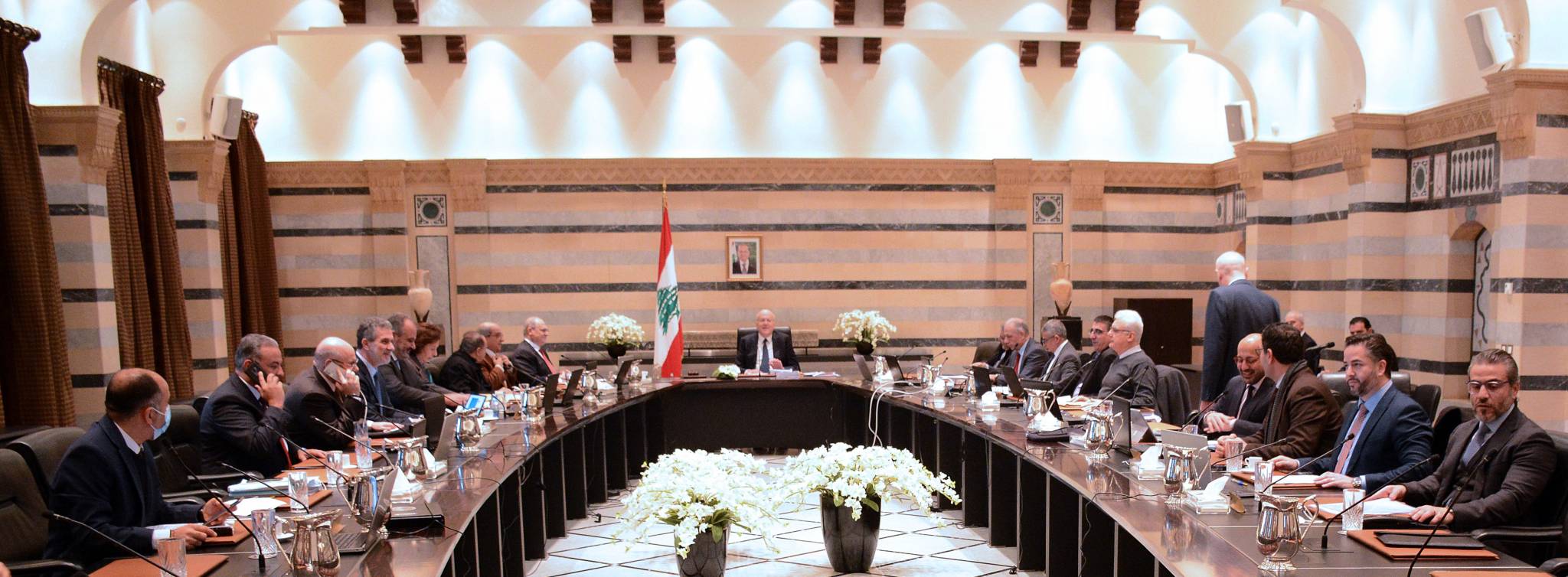 مجلس الوزراء استكمل دراسة الموازنة وتابع أوضاع السائقين ورفع تغذية الكهرباء
فياض: سلفة الكهرباء جزء من خطة في القطاع ويجب أن تكون كلفتها أقلّ من نصف كلفة المولّدات