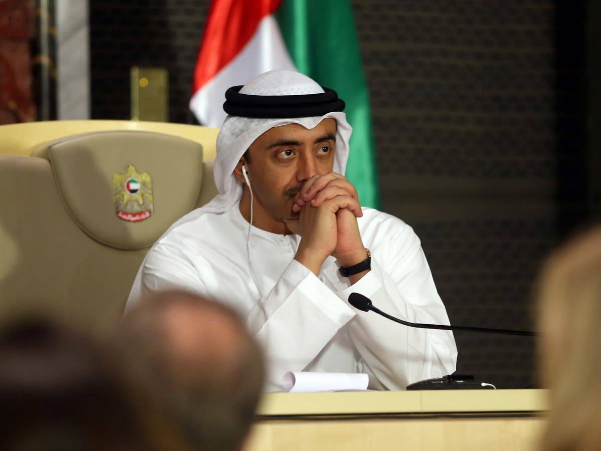 ماذا دار في الإتصال الهاتفي بين وزير الخارجية الإماراتي ونظيره الإيراني؟