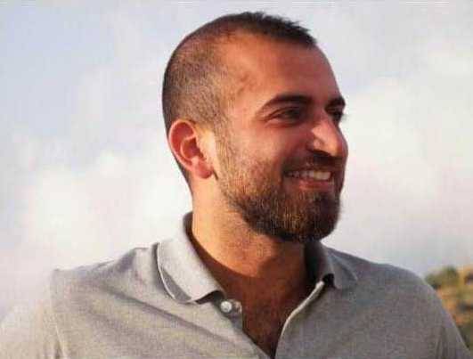 طبيب أسنان جثة في عيادته في أبلح
وقوى الأمن توقف الجاني
