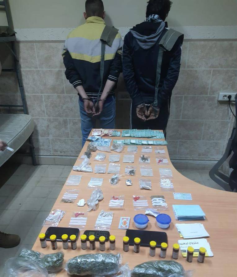 الجيش: توقيف مروجي مخدرات في برج حمود وفرن الشباك والشياح