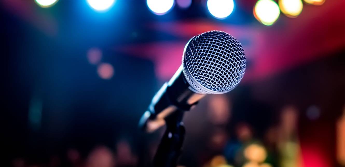 فنانة لبنانية نجت من الموت خلال الحرب... وصديقتها المقرّبة قُتِلت!