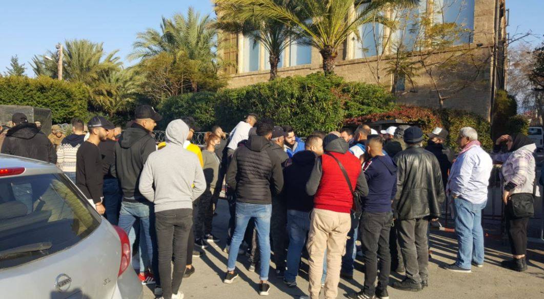 إعتصام أمام دارة ميقاتي في الميناء.. والسبب؟