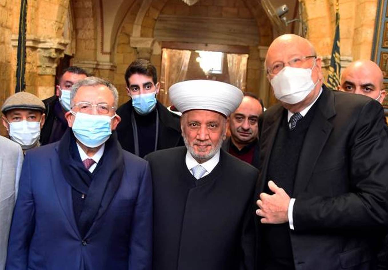 المرجعيات الدينيّة تتقدّم عندما تضعف أو تنسحب أو تعزف قوى سياسيّة
المفتي دريان وقع في فخ ميقاتي والسنيورة... وخسر المرجعيّة بعد تنحّي الحريري