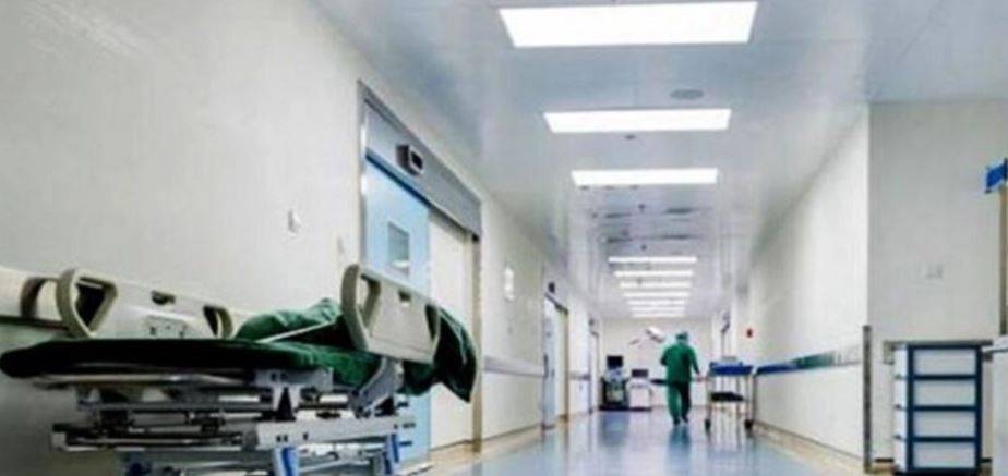 بالصورة- فنان شهير بحالة صحيّة خطرة... أُدخل إلى المستشفى بسبب مضاعفات كورونا