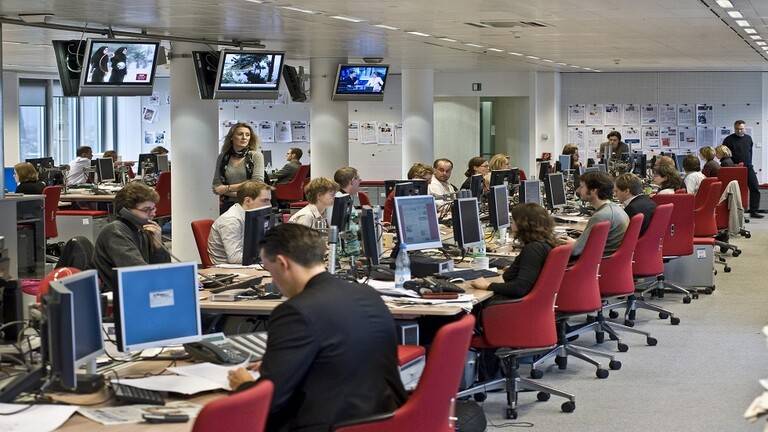 طبيبة تكشف كيفية تجنب أمراض "المكتب"