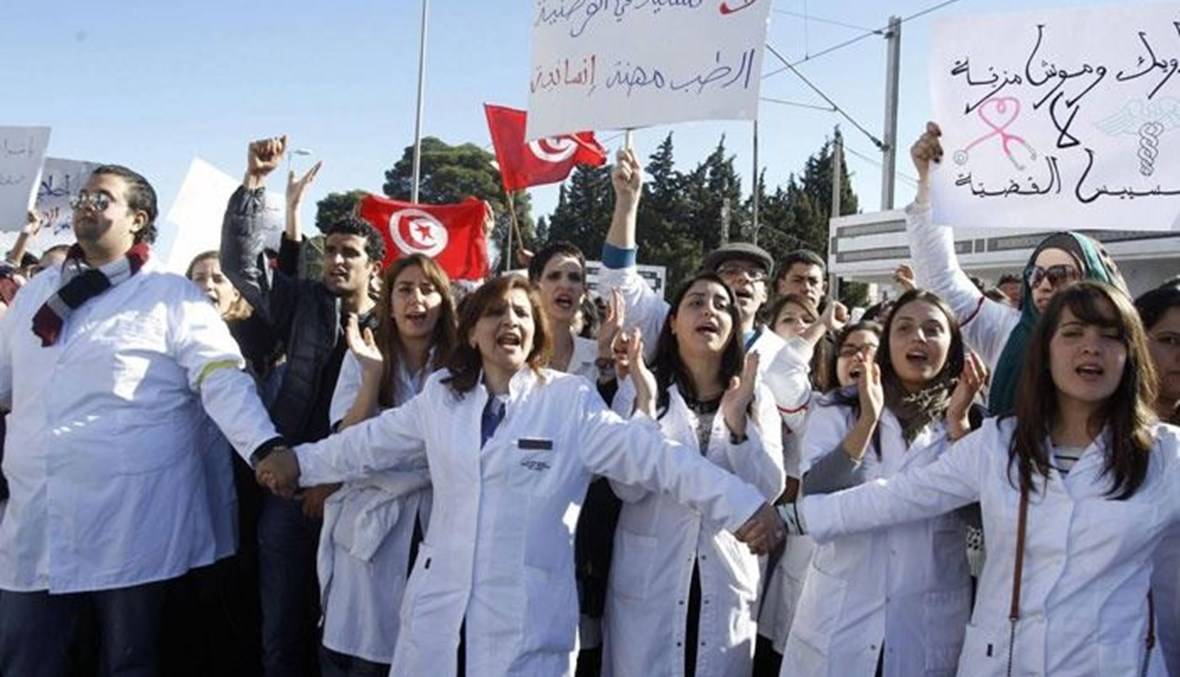 كم عدد الأطباء الذين غادروا تونس خلال عام واحد؟