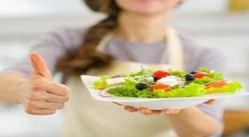 تغيير نظامك الغذائي قد يطيل حياتك 13 عامًا.. كيف؟
