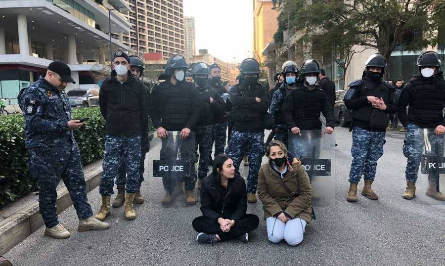 تحرّك أمام منزل ميقاتي احتجاجاً
على قوله "بدنا نتحمّل بعض"